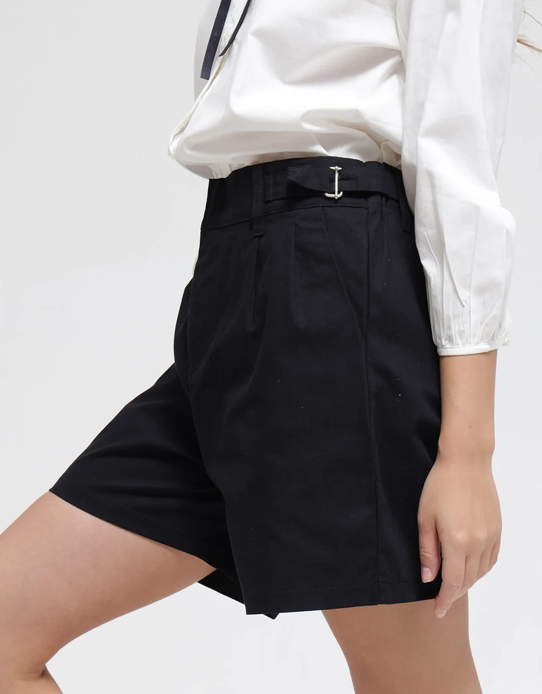 Details Short Pants With Buckle At Waist