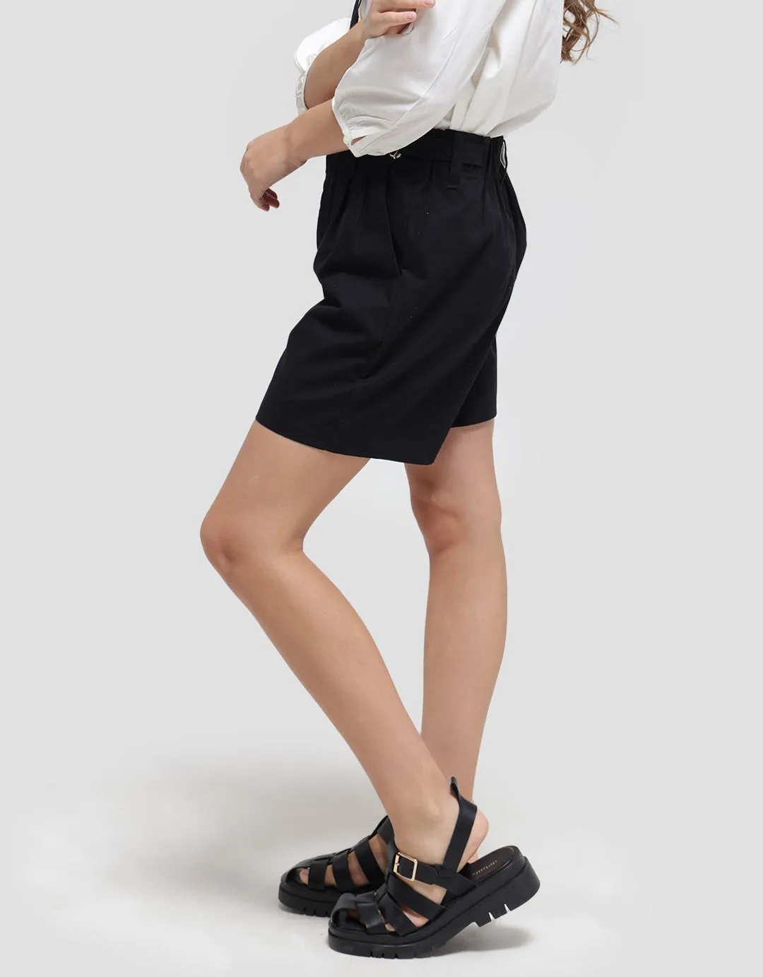 Details Short Pants With Buckle At Waist
