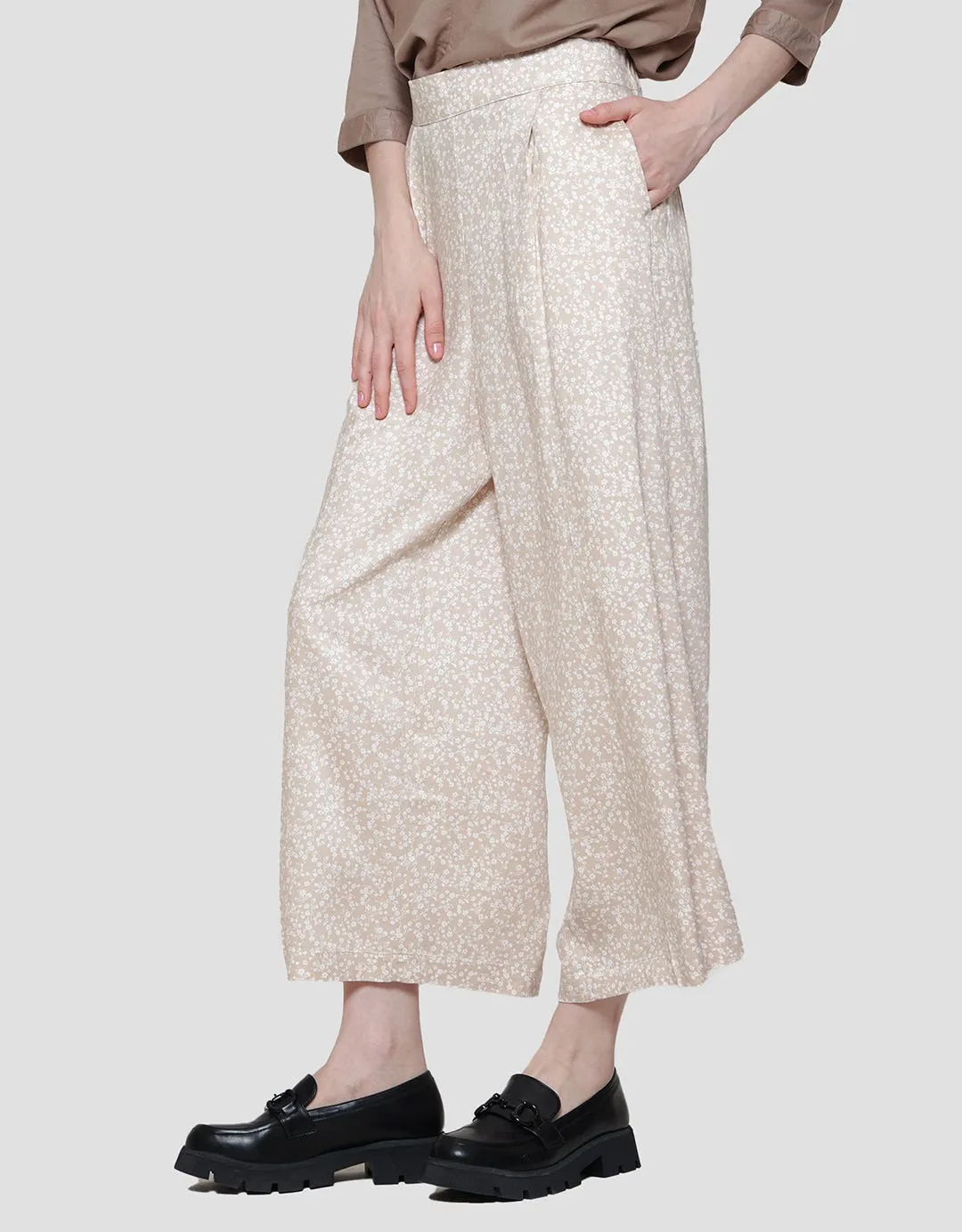 Details Style And All Over Celana Kulot Wanita