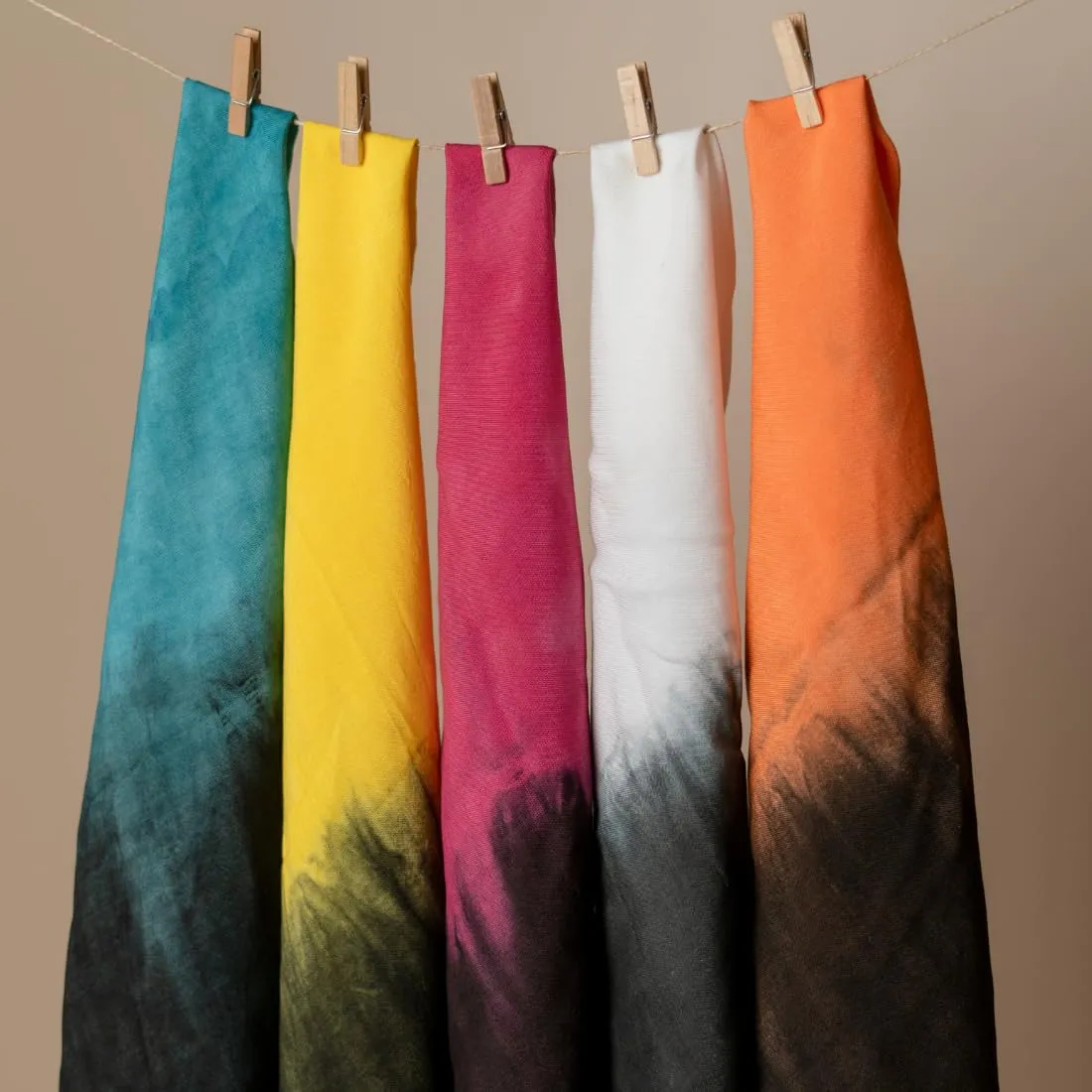 Kadam Pakka Rang Fabric Dye Colours | 5 sachets of Shade 27 Jeans Black Colour with 5 sachets of DyFix Colour Fixer Liquid | Fabric Dye Colours for Old Clothes and Faded Jeans | Permanent Fabric Dyes