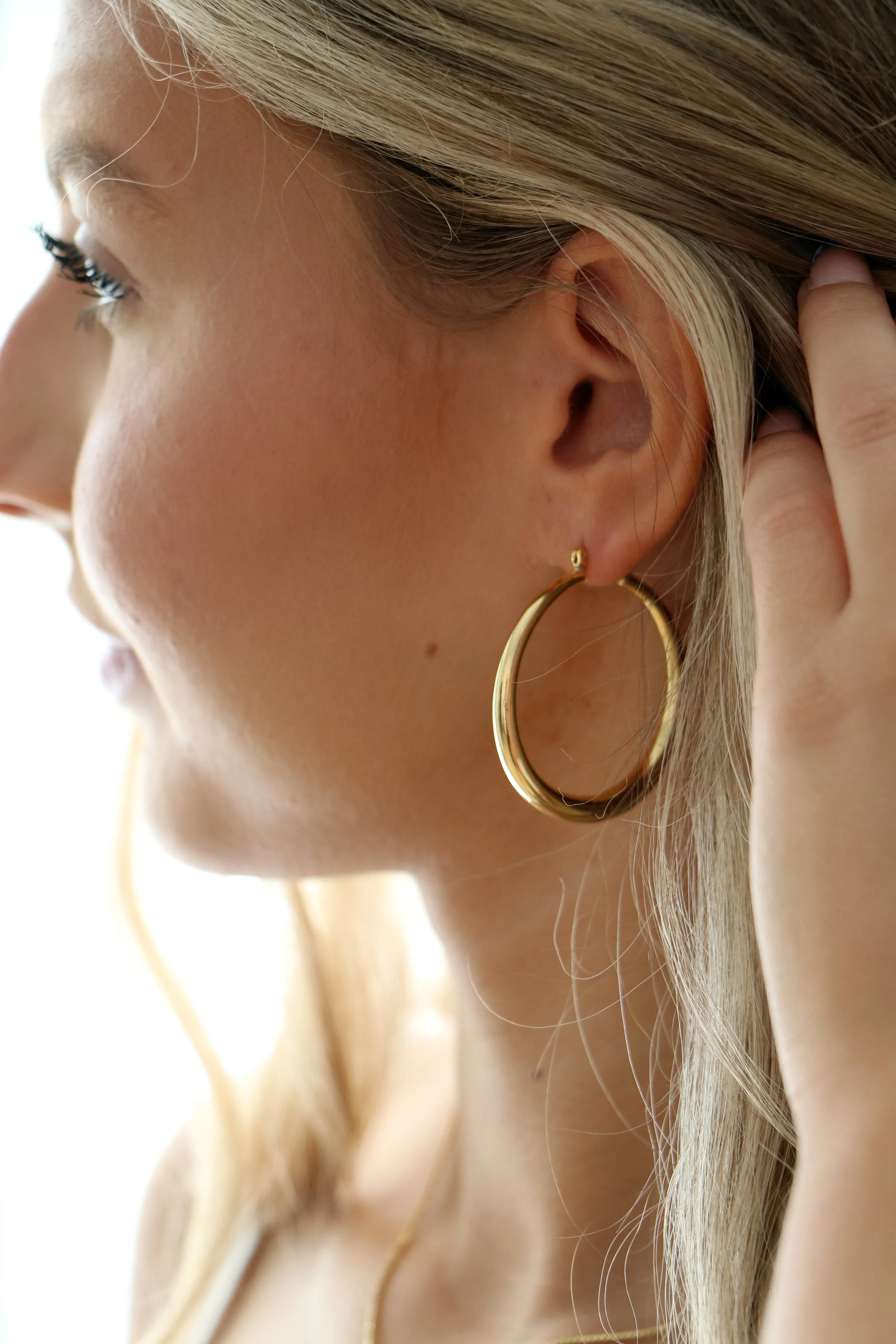 oversized hoops { gold }