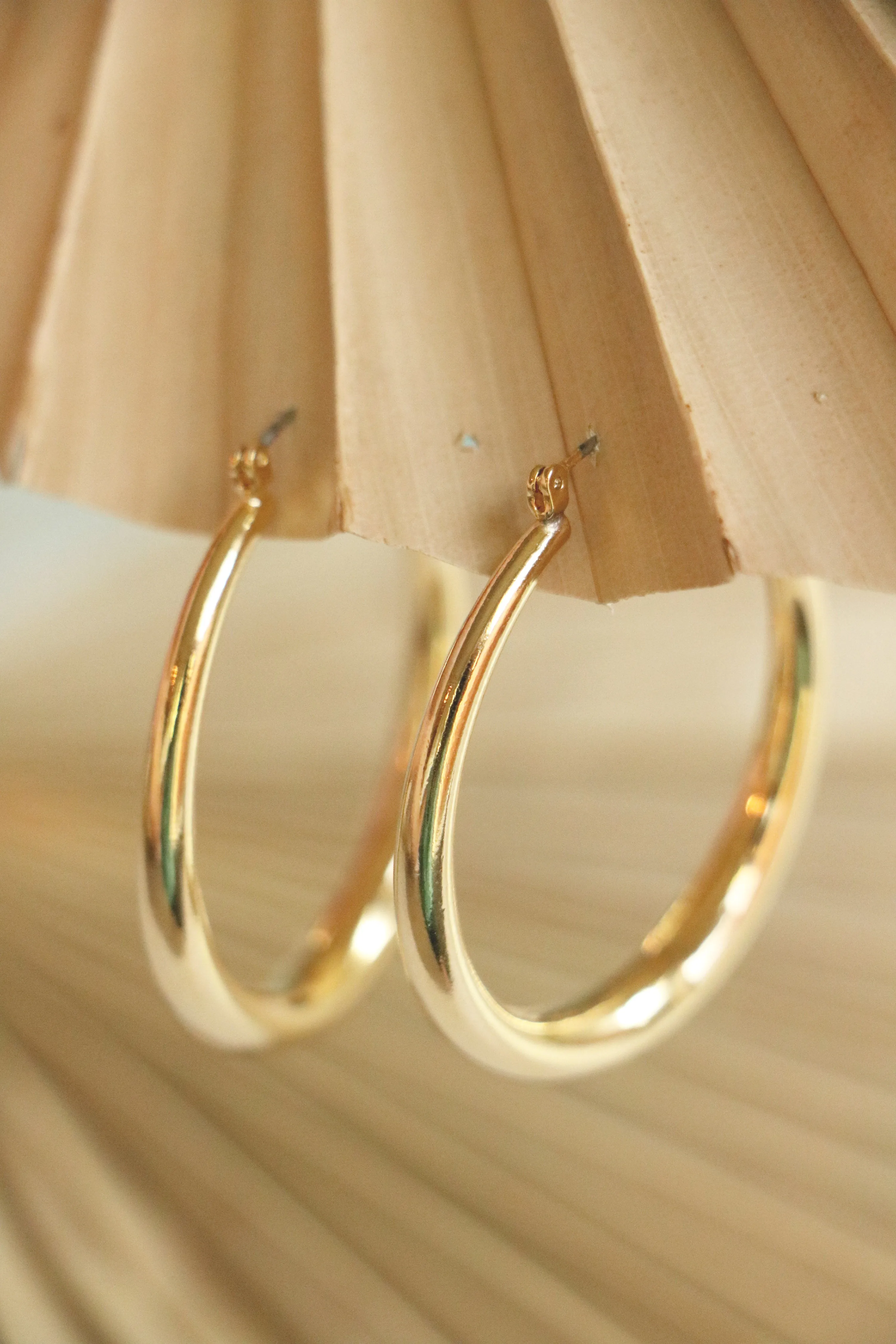 oversized hoops { gold }