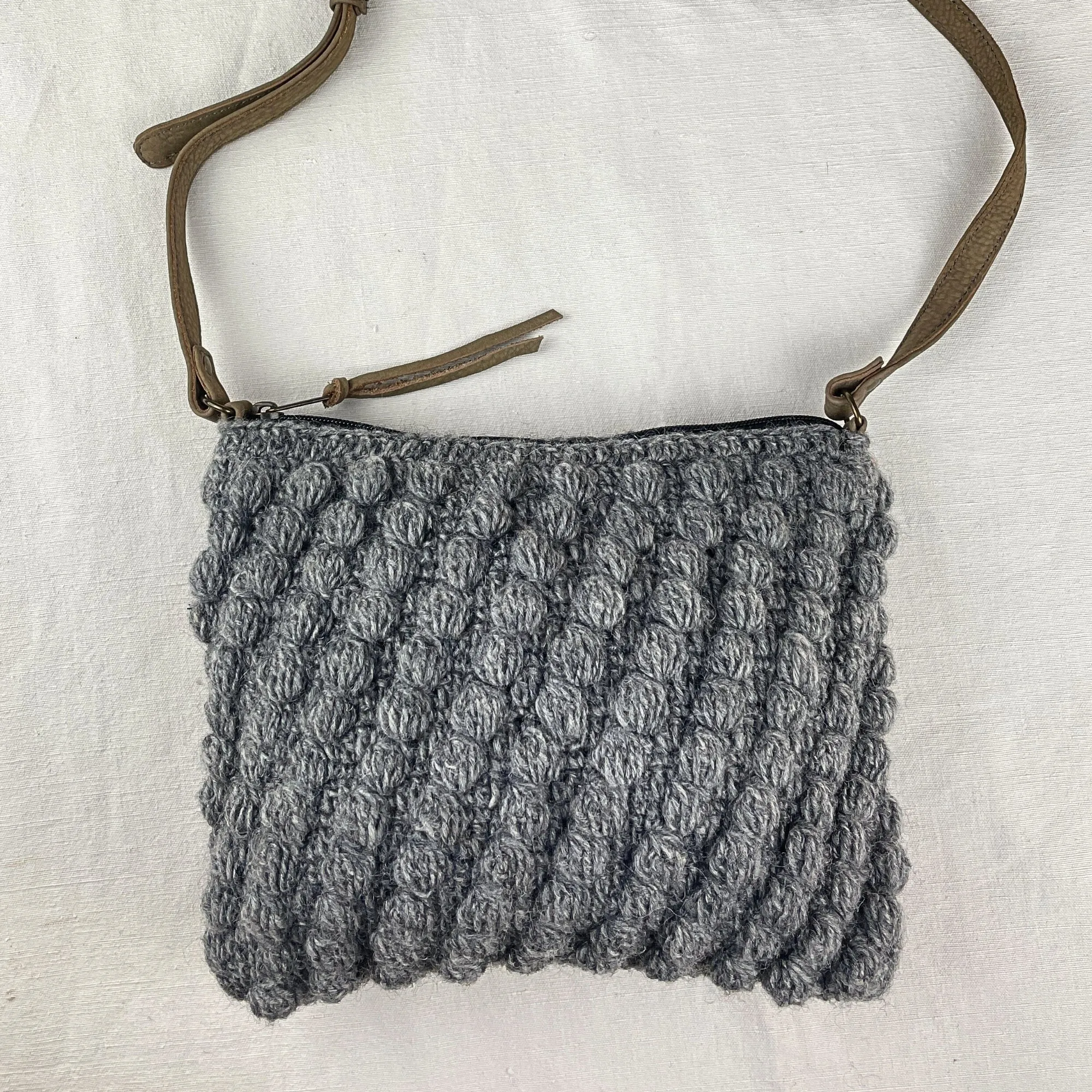 SUMAN Crochet Bobble Cross Body Handbag (WS)